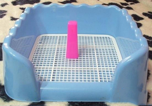 Лоток со столбиком - удобное решение для собаки