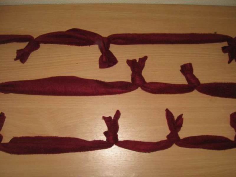 Изготовление игрушки для собак из полосок ткани