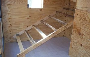 Постройка насеста для кур